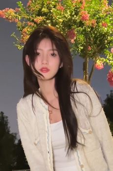 漂亮小姐姐「谷粒不是鼓励」分享夜晚户外随拍  网友:完美女神