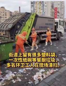 地摊经济刚火 大连一夜市被叫停