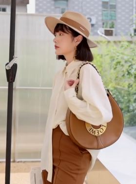 时尚美女博主分享奶油色穿搭公式