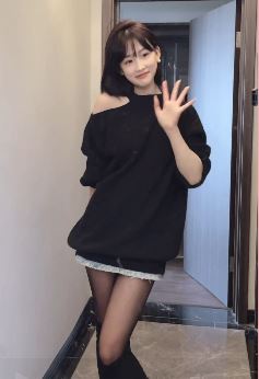 小姐姐「欣睿阿」穿黑丝性感热舞 网友:顶配版周冬雨!