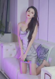 郑州小姐姐「月亮姐姐」性感打扮分享居家vlog,网友:这才是女人!