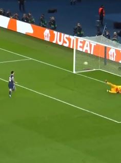 欧冠梅西勺子点球助巴黎逆转莱比锡