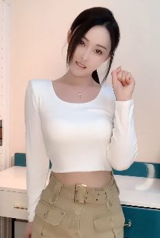 好看小姐姐「雪宝」居家玩变装，网友：东方典型的美!