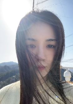 演员王晓晨游长城分享山顶的美丽风景 网友：风景好美，人更美