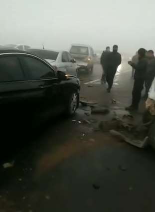 河北南和县澧河桥发生多车相撞事故