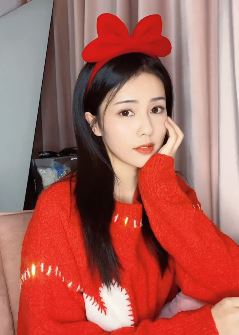 网红小姐姐「白鹿」玩摇铃变装 网友：怎么这么招人喜欢！