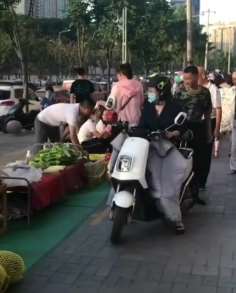 西安地摊有多火？看看这个视频你就知道了！