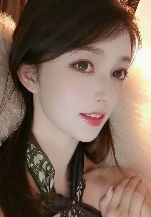 这么好看的小姐姐,恐怕只有抖音上有吧!小姐姐「小小」颜值够你给打几分!