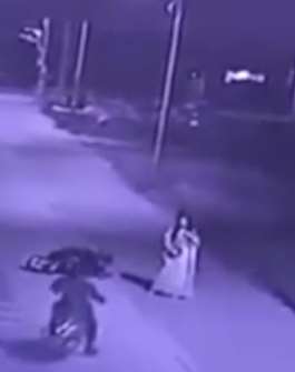 广东一女子凌晨遭飞车男抢劫