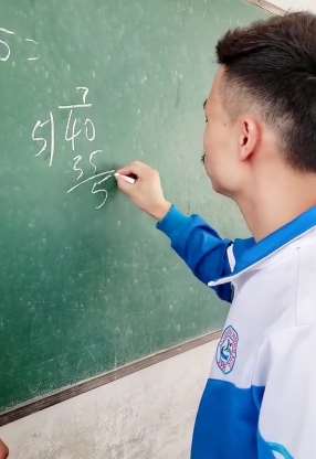 教室搞笑段子：40%5=71？这位同学果然是天才！
