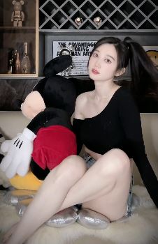 小姐姐「佑琳」居家分享纯欲穿搭 网友:极品女神