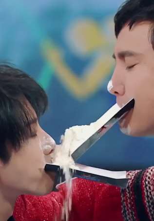 王牌对王牌:腾哥这回可把队友坑惨了,贾玲是吃了一脸面粉!