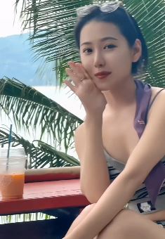 小姐姐「王婉君」分享海边游玩vlog 网友:你才是最美的风景