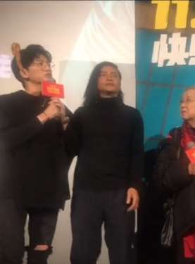 苏有朋虎耳朵应援赵薇新片《两只老虎》