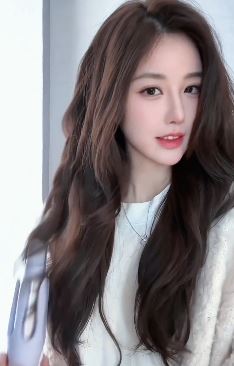 小姐姐「玉兔」分享日常卷发vlog 网友:又甜又御