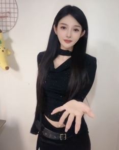 可爱小姐姐「杨小仙儿」一袭黑色系时尚穿搭居家浅跳