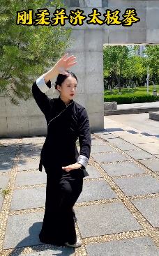 小姐姐「太极沅芷」表演太极拳，一招一式刚柔并济