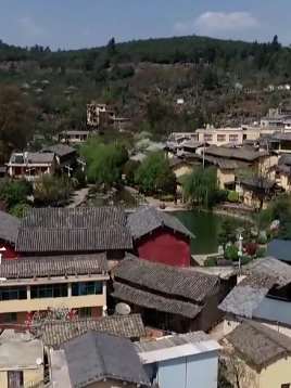 远离喧嚣感受一下云南一古村落人们的生活