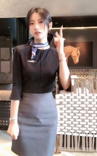 小姐姐「是小朱吖房产」穿职业装分享日常 网友:卧槽,真好看