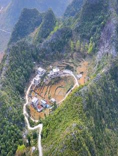 广西河池有一村庄被群山环抱宛如世外桃源