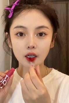 美女分享美妆教程：男朋友眼中的浓妆是这个样子！