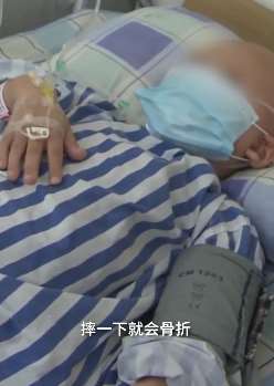 重庆一男孩患"脆骨症"  摔一下就会骨折