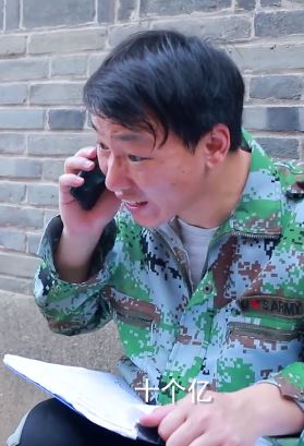 搞笑：美女接到诈骗电话后把骗子耍得团团转，2人之间对话太逗了！