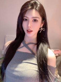 喜欢这样的纯欲美女吗?小姐姐说隔着屏幕都能感到你的心跳!