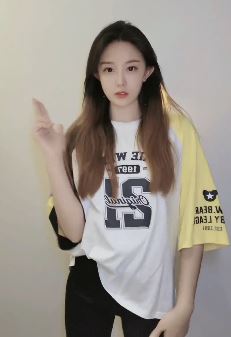 网红小姐姐「小猴子林夕」饭后跳比耶舞 ?网友:梦中情人!