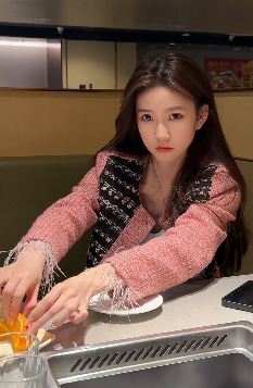 成都小姐姐「知知」分享外出就餐vLog 配文:虽然30但仍17