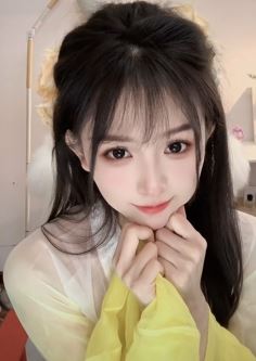 小姐姐「祝伊然」穿汉服分享居家随拍,甜美可爱有种爱而不得之感!