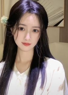 仙女小姐姐「是初九呀」头插花朵分享居家好状态 网友:男生的白月光