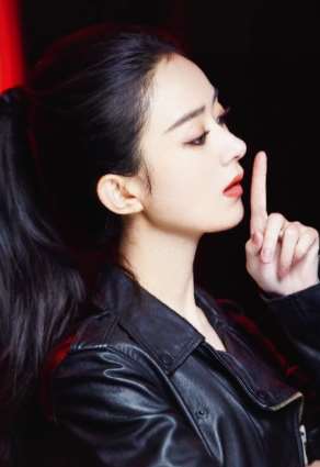 赵丽颖红唇高马尾造型太酷了