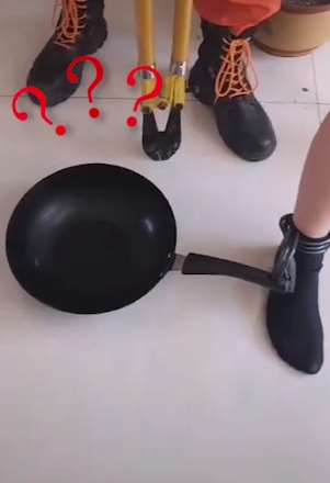 西宁一男子和妻子吵架 脚踝处被锁一口平底锅