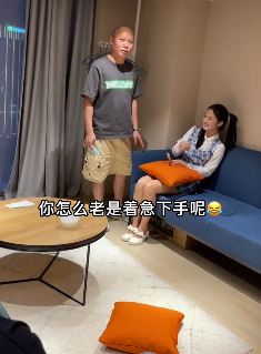 光头文搞笑撩妹:女生问你有几个女朋友,该怎么回答?