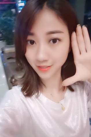 酷似韩雪的80后单身美女