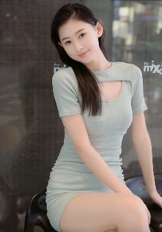 网红美女「莉莉安」秀魔鬼身材  网友:这身段真魔力十足!