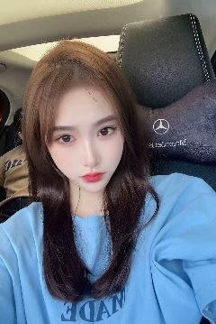 看一眼就爱了的小姐姐「yaoo」坐豪车与母亲合拍