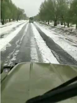 内蒙古赤峰突降冰雹部分农作物受损 市民：感觉突然又回到冬天