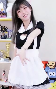 网红美女主播「周淑怡」穿女仆装热舞 网友:还是周姐会玩!
