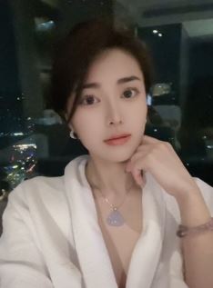 90后小姐姐「彤彤」分享居家随拍，如此温柔御姐真迷人