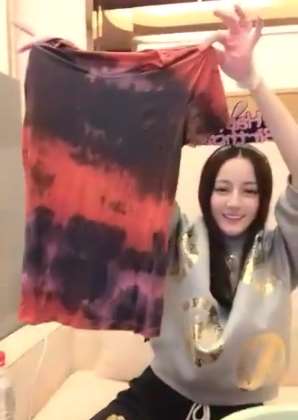 迪丽热巴直播做扎染 快来围观吧!