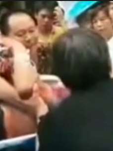 男子捅家人被反杀，警方：家庭矛盾引冲突