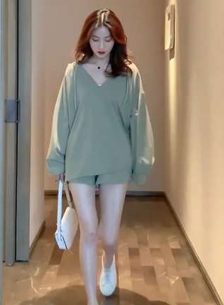 女生夏天这么穿更迷人