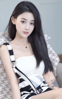 纹身小姐姐「温热」分享纯欲风穿搭,网友:下酒又下饭!