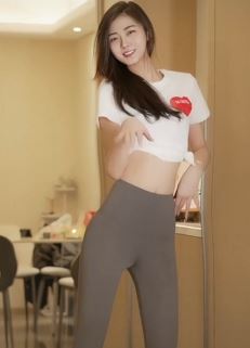网红美女「涵火火」穿紧身装热舞  网友:科目三挑战一下