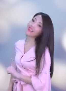 回忆一首经典歌曲《轻轻的告诉你》，旋律优美动听！