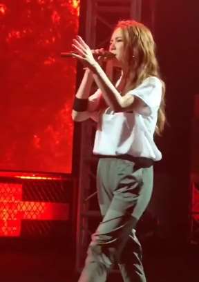 听听邓紫棋现场版《来自天堂的魔鬼》，不一样的感觉！