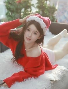厦门小姐姐「小吴同学鸭」纯欲穿搭分享日常随拍，这样的圣诞打扮喜欢吗