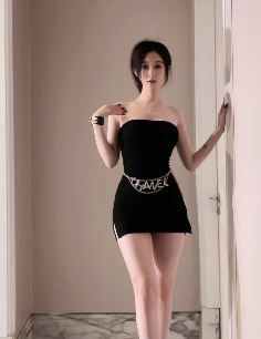 长腿小姐姐「佑琳」居家玩变装,一发入魂!网友:完美身材爱了爱了!